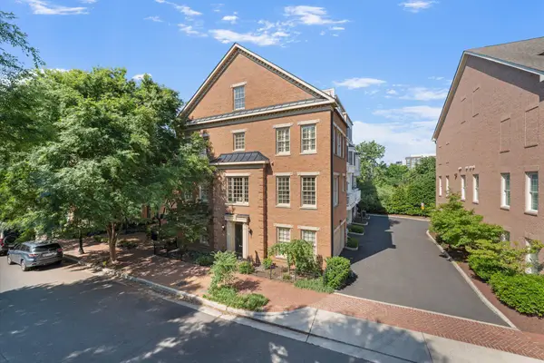 1834 Potomac Greens Dr, ALEXANDRIA, VA 22314