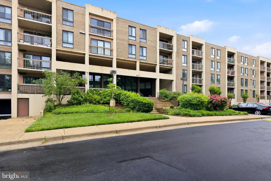 807 N Howard St #213, Alexandria, VA 22304 - #3