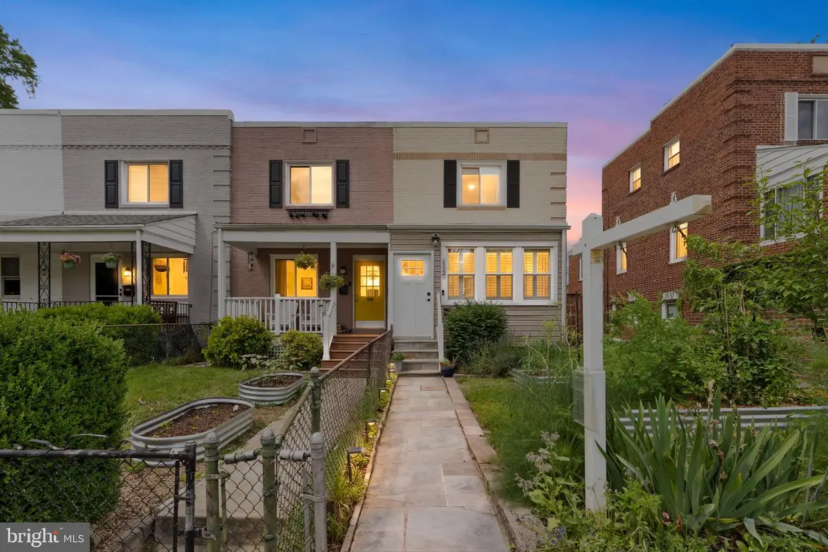 112 Lynhaven Dr, Alexandria, VA 22305 - #1
