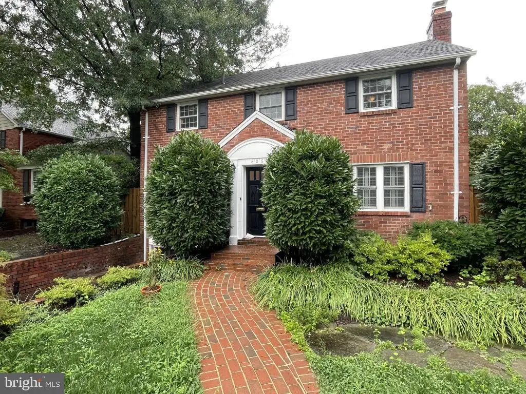 806 N Overlook Dr, Alexandria, VA 22305 - #1