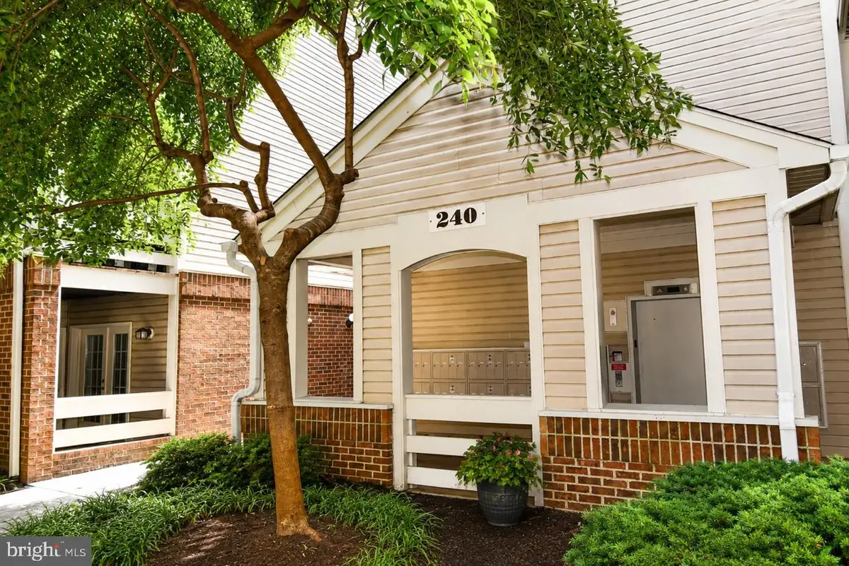 240 S Reynolds St #309, Alexandria, VA 22304 - #1
