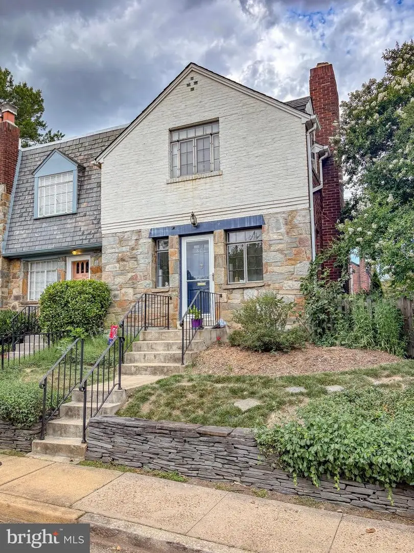 801 Chetworth Pl, Alexandria, VA 22314 - #1