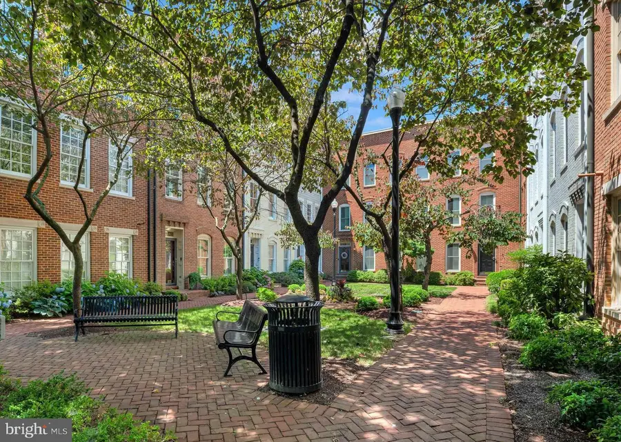 1818 Potomac Greens Dr, Alexandria, VA 22314 - #3