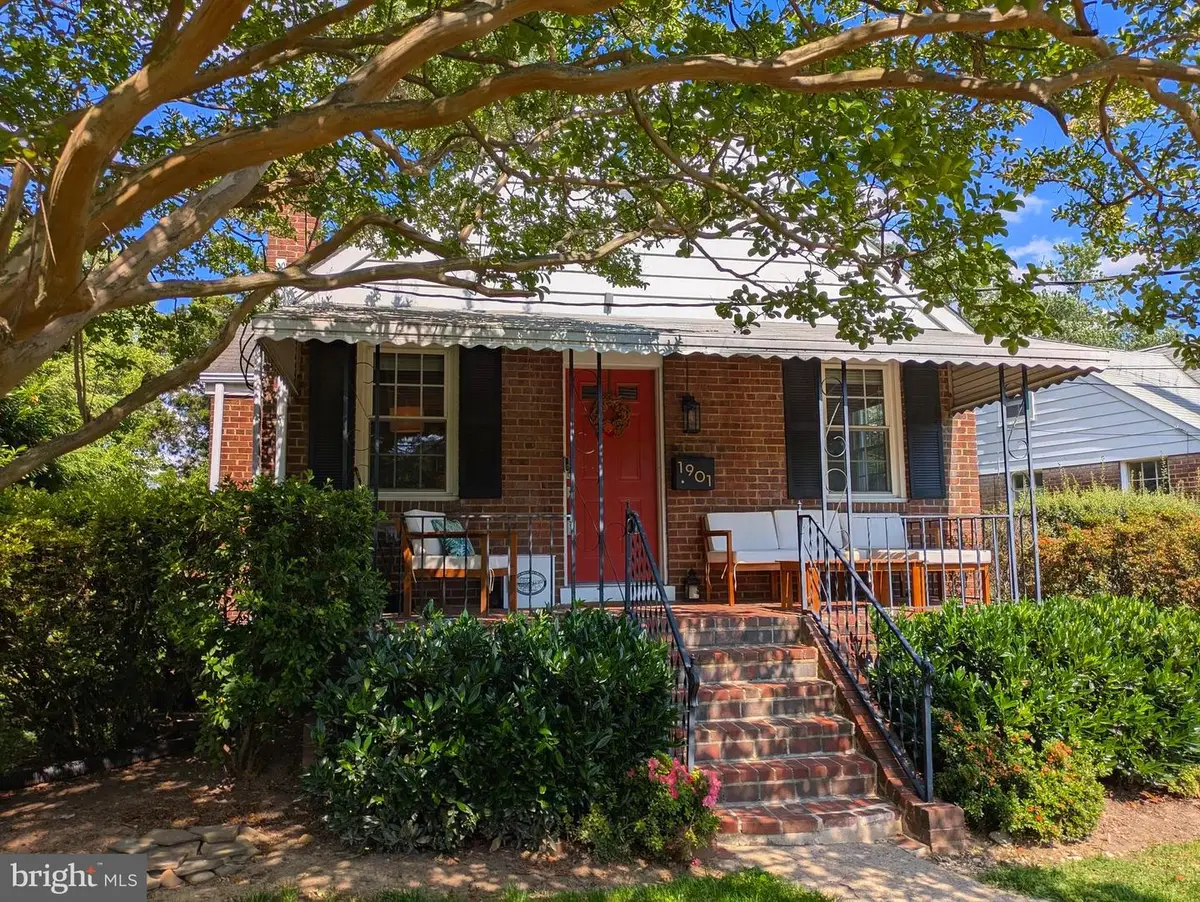 1901 Scroggins Rd, Alexandria, VA 22302 - #1