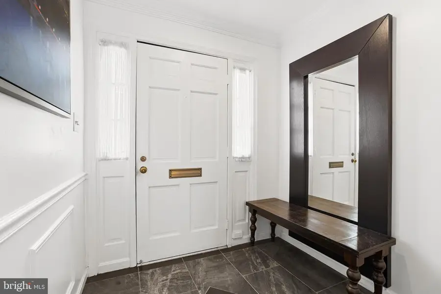 686 S Columbus St, Alexandria, VA 22314 - #3