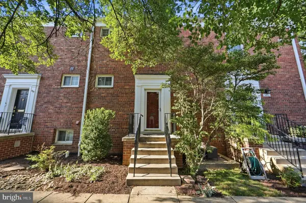 3430 Martha Custis Dr, ALEXANDRIA, VA 22302