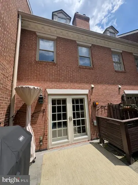 668 S Columbus St, Alexandria, VA 22314 - #1