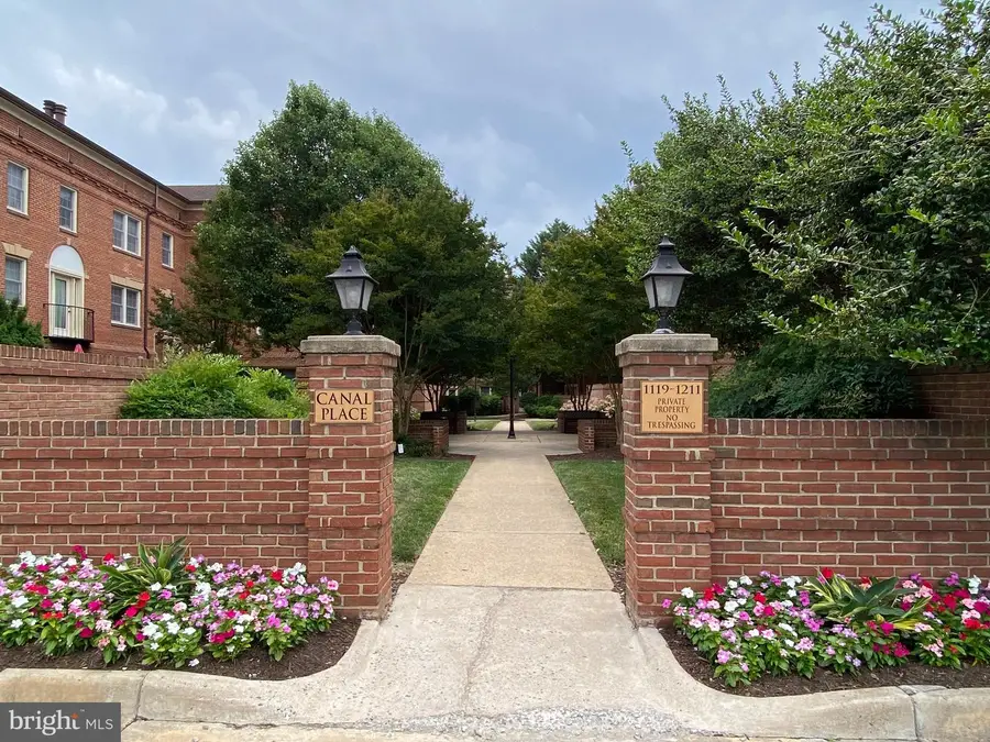 1205 N Pitt St #2c, Alexandria, VA 22314 - #2