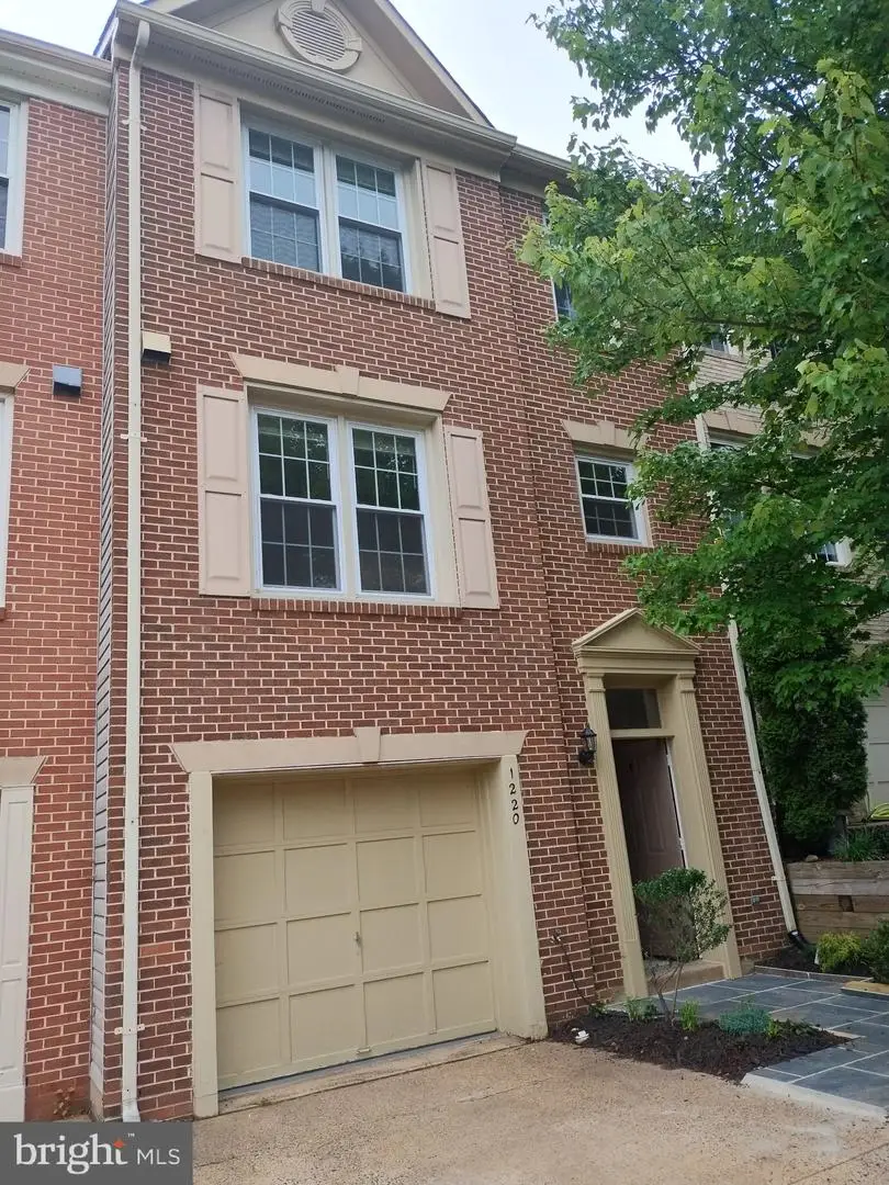 1220 Quaker Hill Dr, Alexandria, VA 22314 - #1