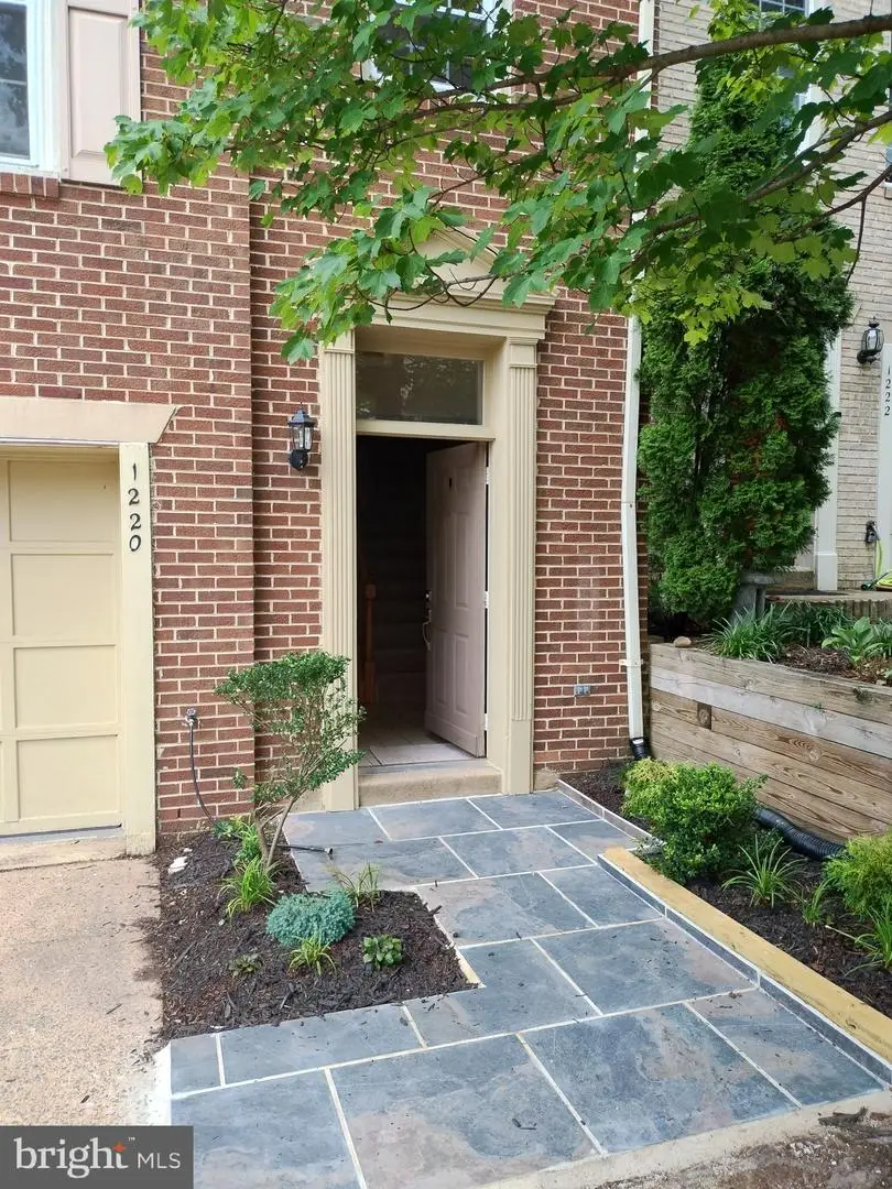 1220 Quaker Hill Dr, Alexandria, VA 22314 - #2