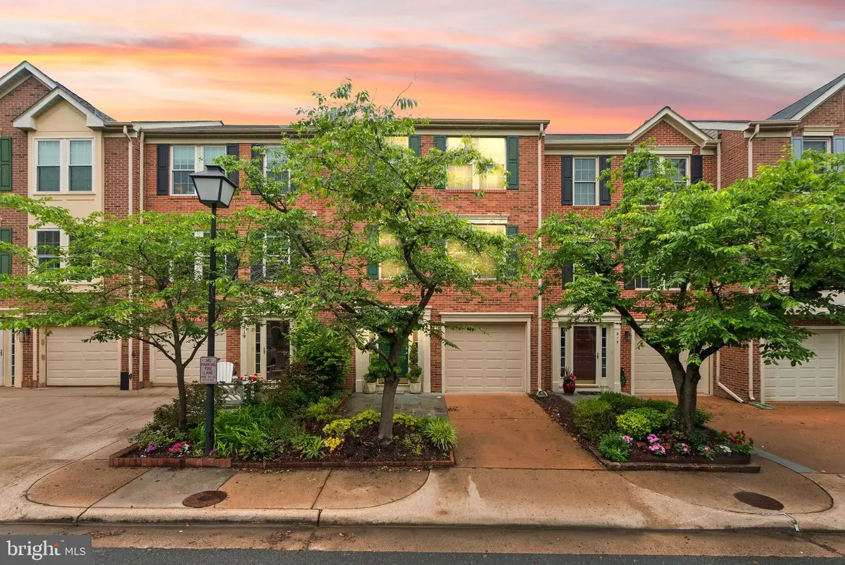 917 Rolfe Pl, Alexandria, VA 22314 - #1