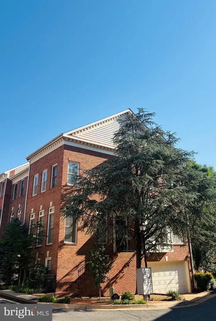 4625 Knight Pl, Alexandria, VA 22311 - #1