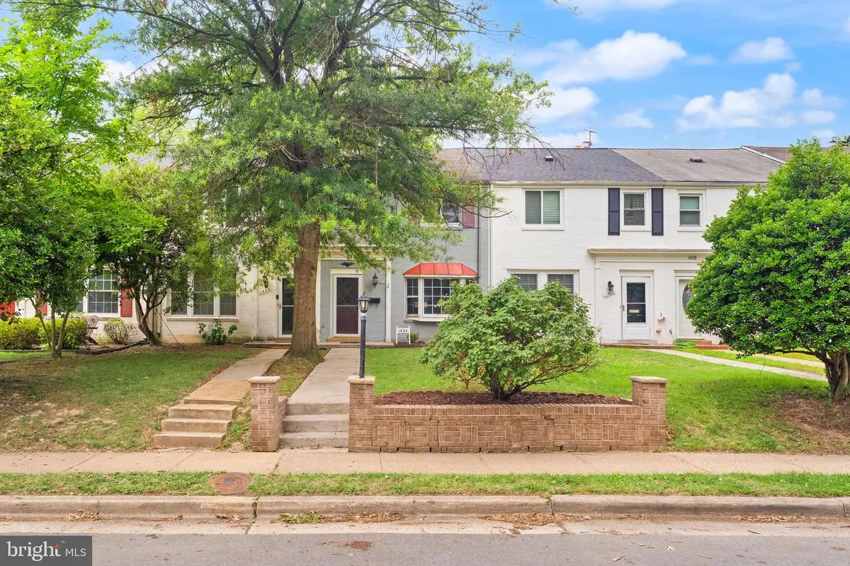 1424 Dogwood Dr, Alexandria, VA 22302 - #1