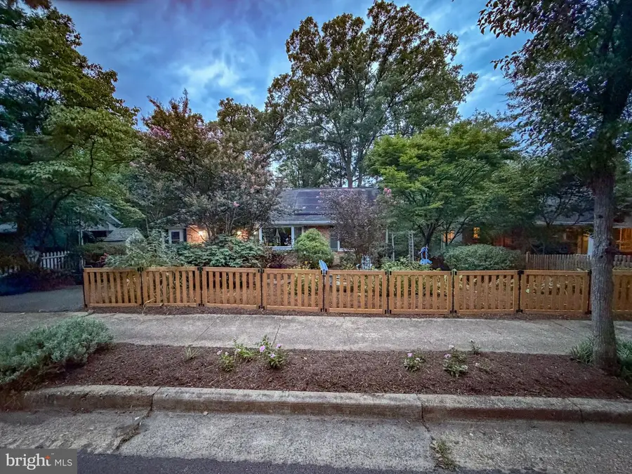 406 Hanson Ln, Alexandria, VA 22302 - #2