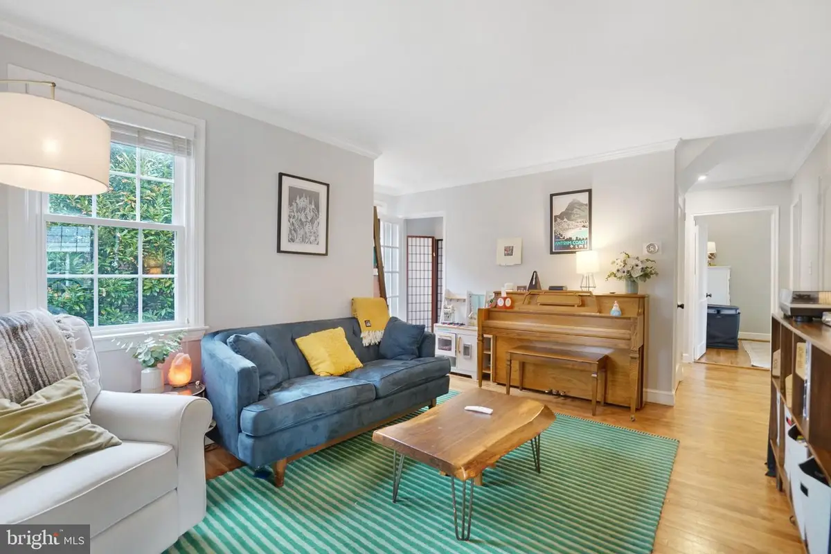1901 Scroggins Rd, Alexandria, VA 22302 - #1