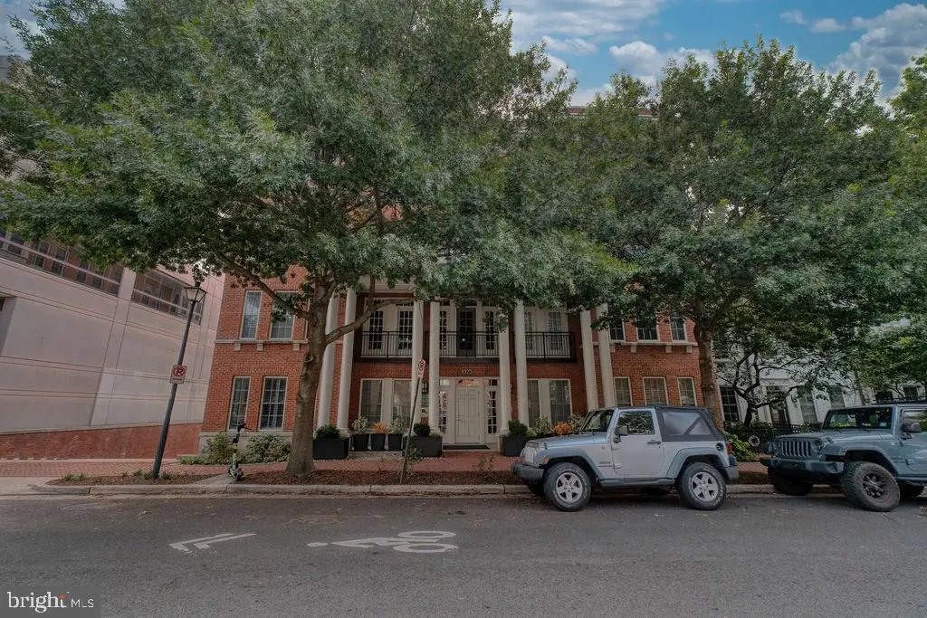 1023 Royal St N #204, Alexandria, VA 22314 - #1
