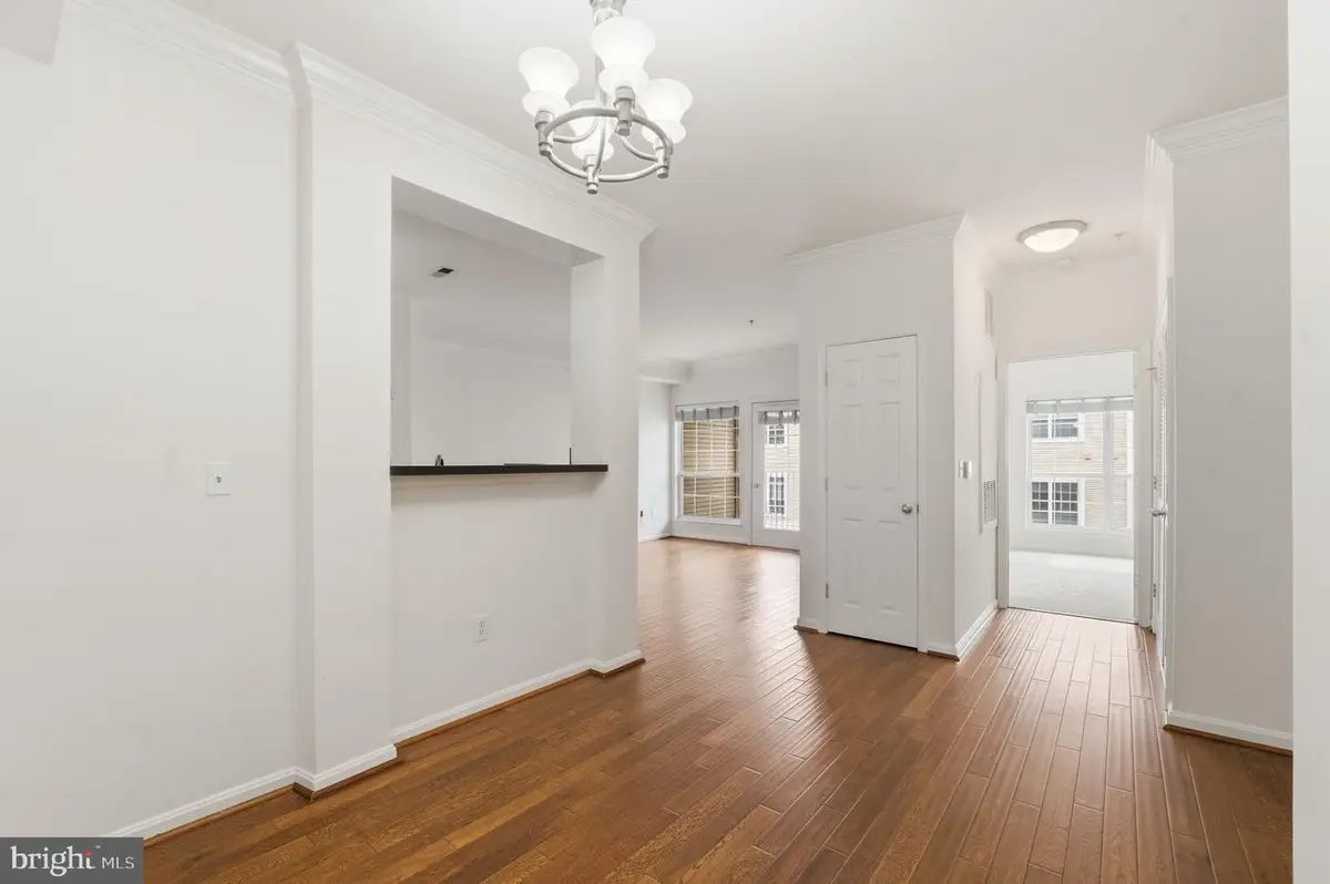 4854 Eisenhower Ave #351, Alexandria, VA 22304 - #1