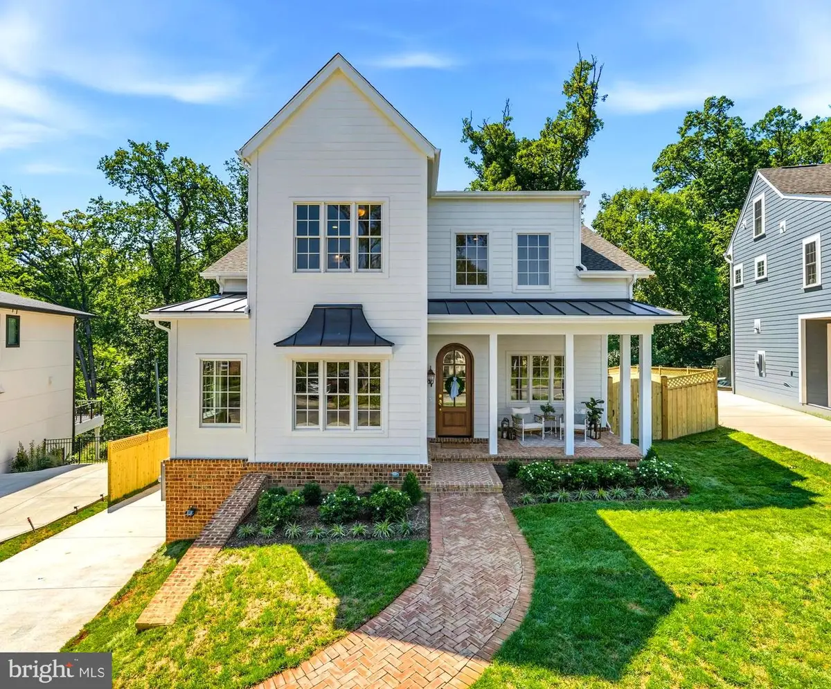 3111 Circle Hill Rd, Alexandria, VA 22305 - #1