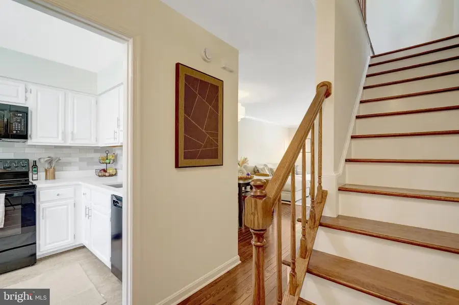 514 Colecroft Ct, Alexandria, VA 22314 - #3
