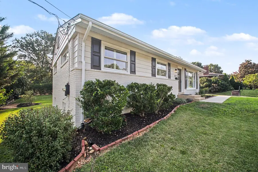 2217 N Earley St, Alexandria, VA 22302 - #3