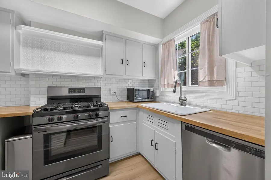 1557 Mount Eagle Pl, Alexandria, VA 22302 - #3