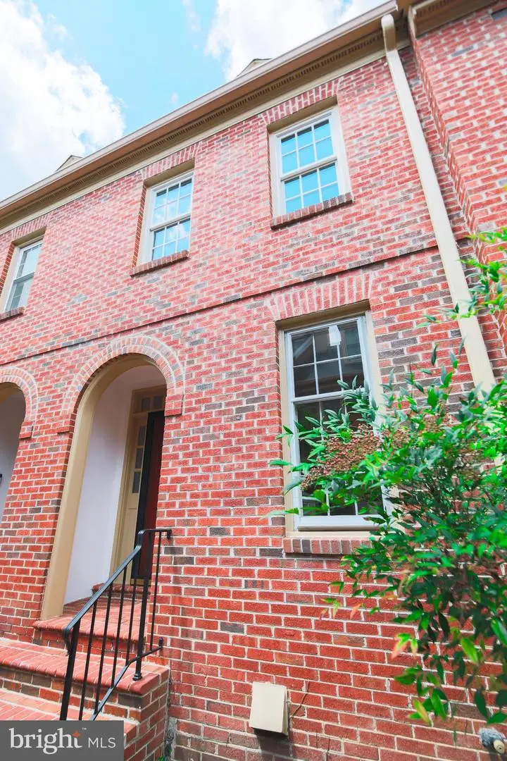 649 S Columbus St, Alexandria, VA 22314 - #3
