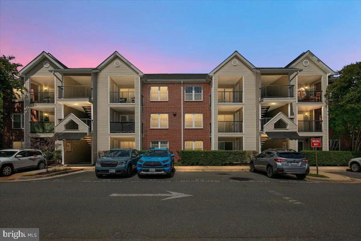 3306 Wyndham Cir #127, Alexandria, VA 22302 - #1