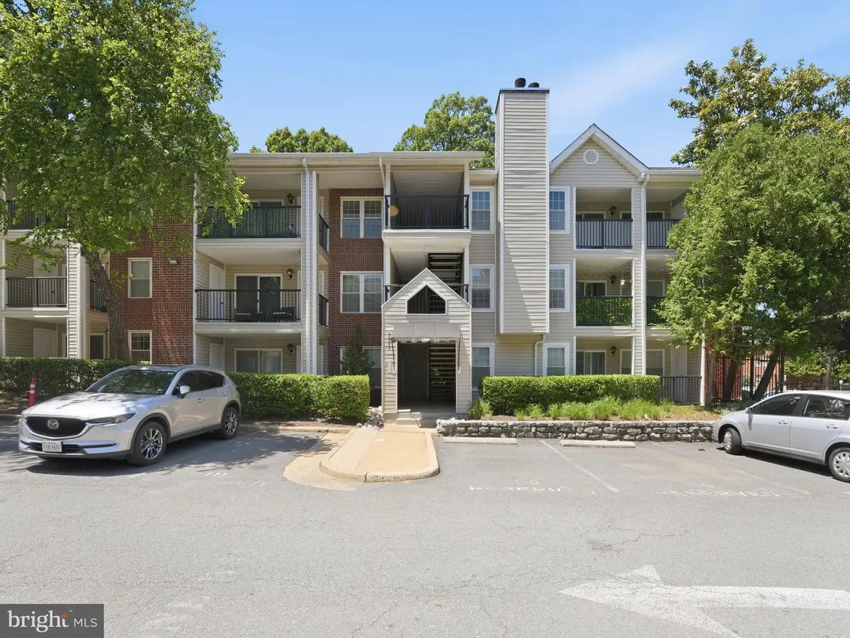 3303 Wyndham Cir #146, Alexandria, VA 22302 - #1