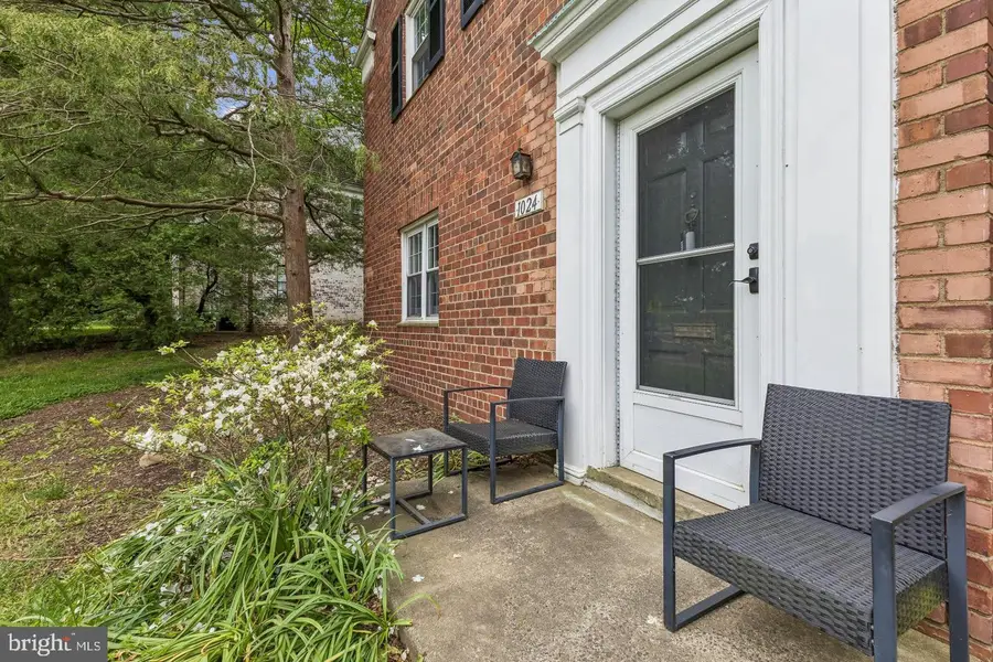 1024 Valley Dr, Alexandria, VA 22302 - #2