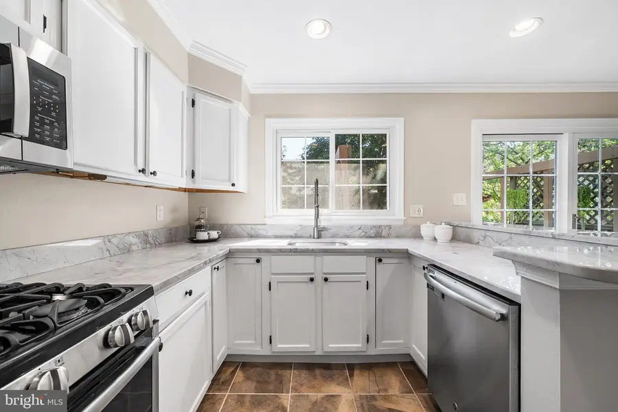 1258 Quaker Hill Dr, Alexandria, VA 22314 - #3