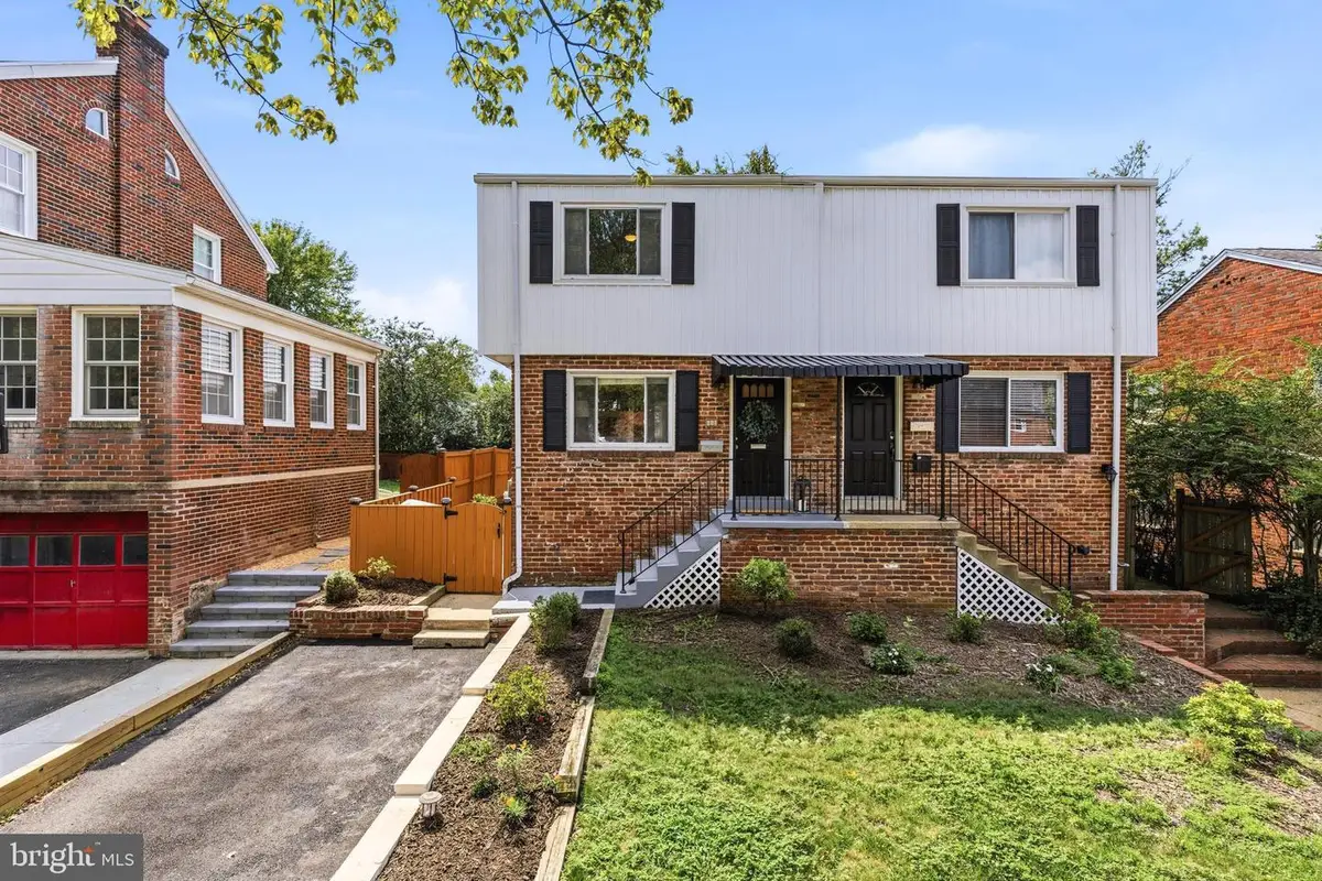 11 E Myrtle St #1/2, Alexandria, VA 22301 - #1