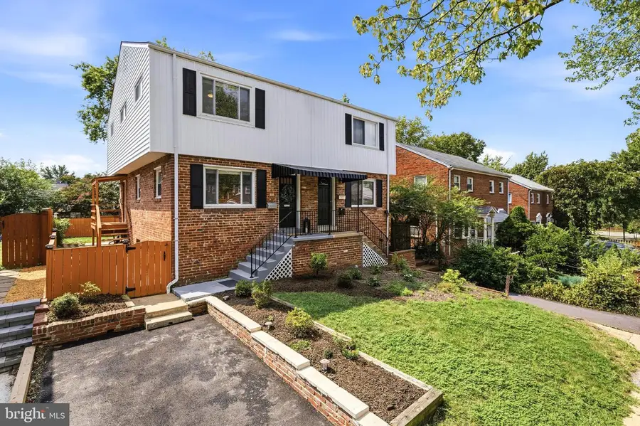 11 E Myrtle St #1/2, Alexandria, VA 22301 - #2