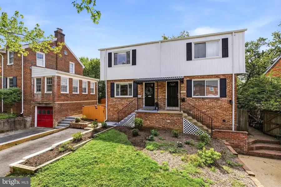 11 E Myrtle St #1/2, Alexandria, VA 22301 - #3