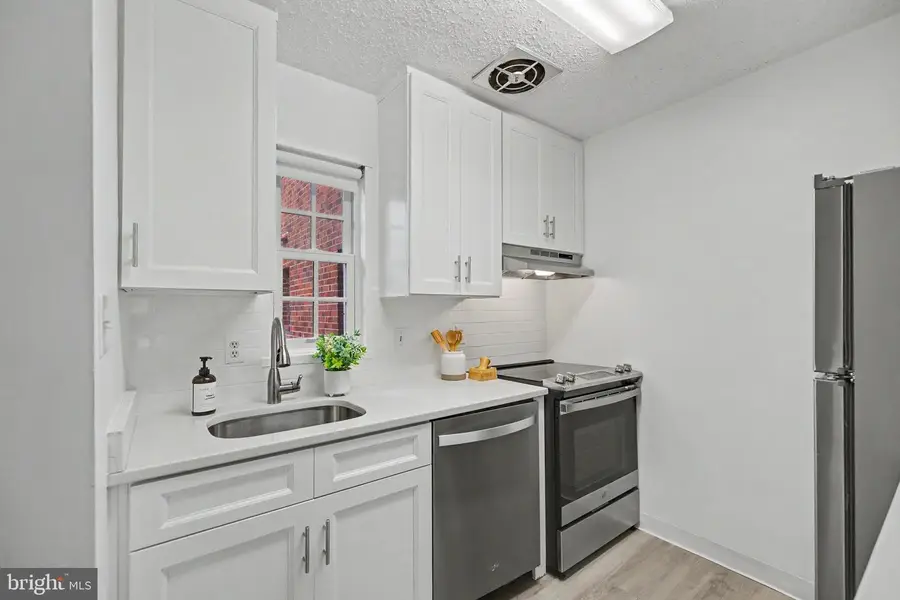1602 W Abingdon Dr #101, Alexandria, VA 22314 - #3