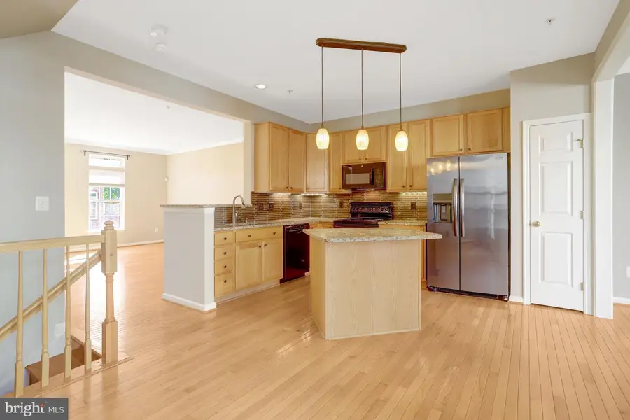 5033 Murtha St, Alexandria, VA 22304 - #3