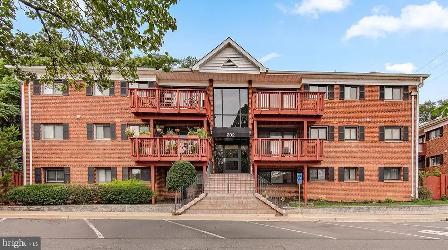 202 Skyhill Rd #8, Alexandria, VA 22314 - #2