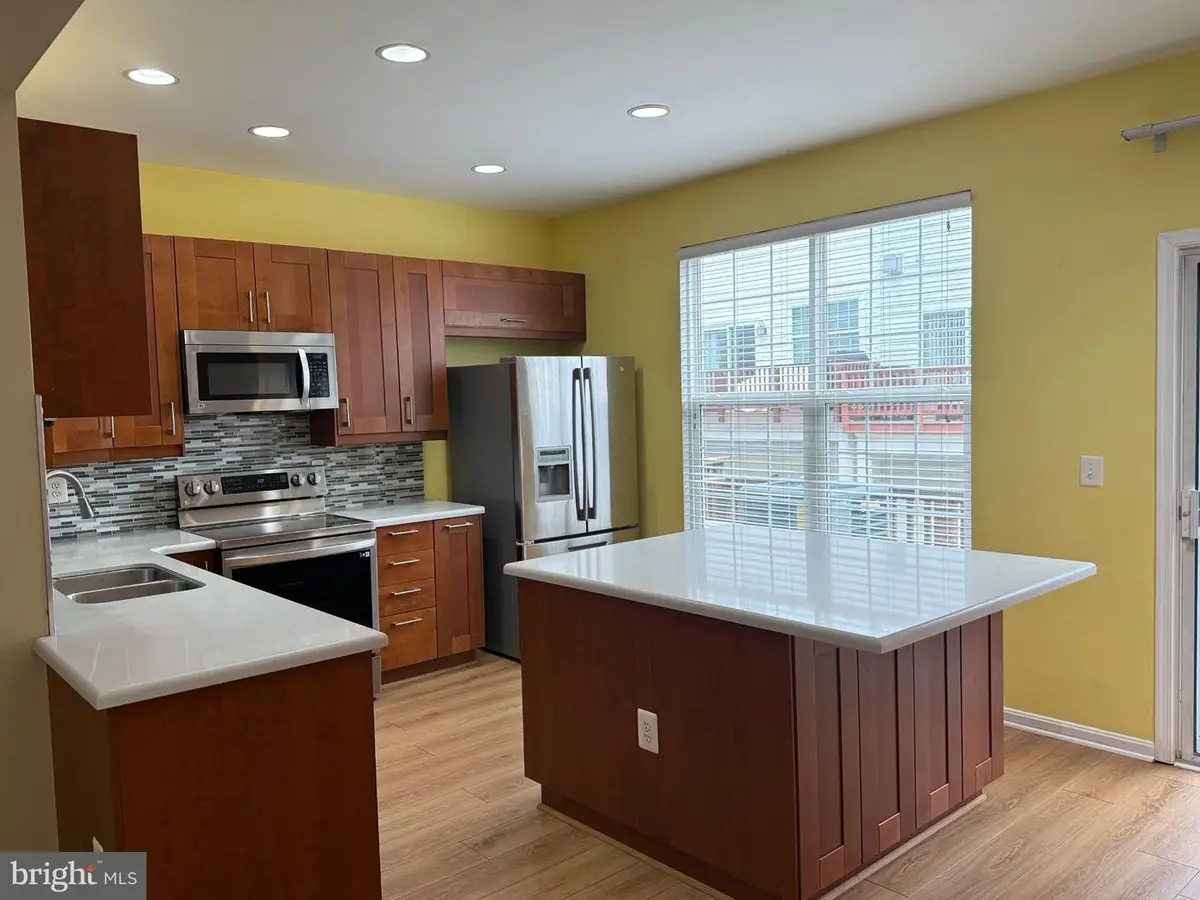 3819 Eisenhower Ave, Alexandria, VA 22304 - #1