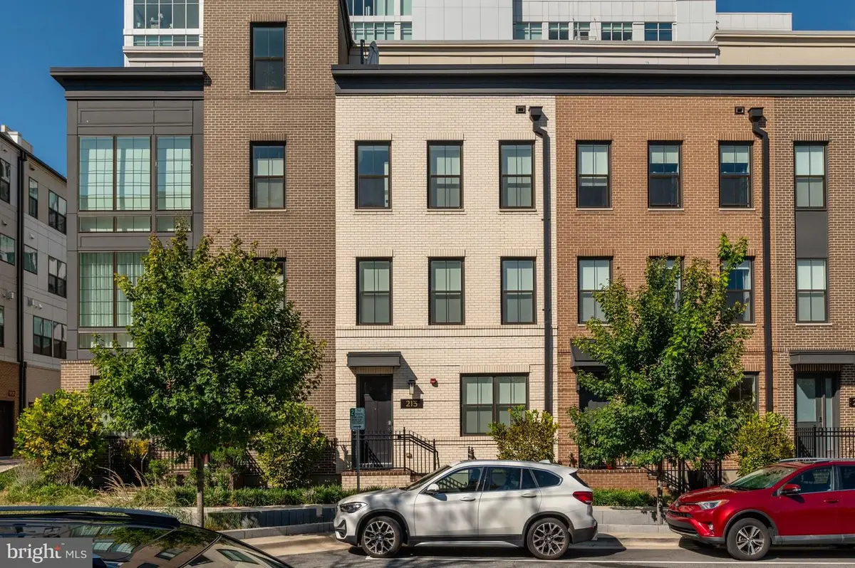 213 Montgomery St, Alexandria, VA 22314 - #1
