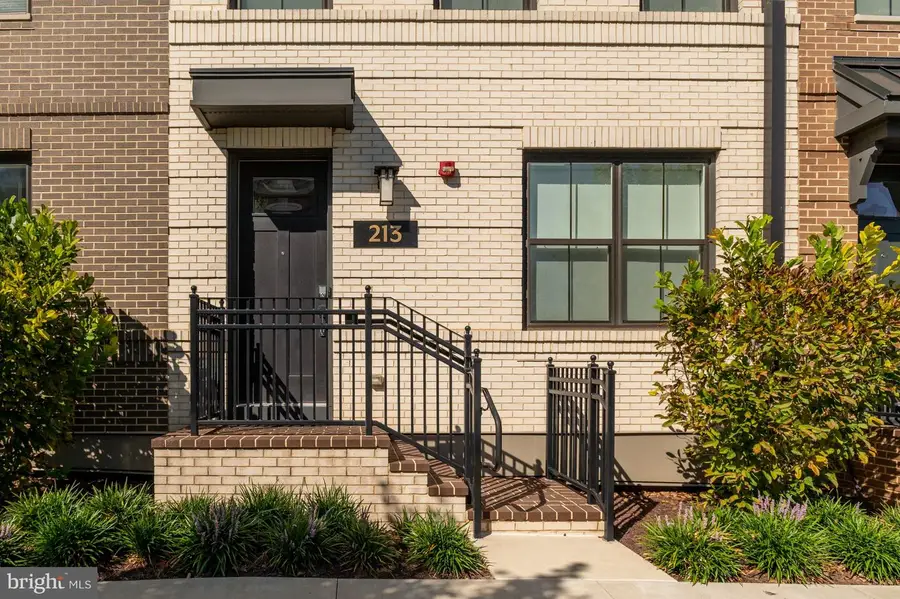 213 Montgomery St, Alexandria, VA 22314 - #2