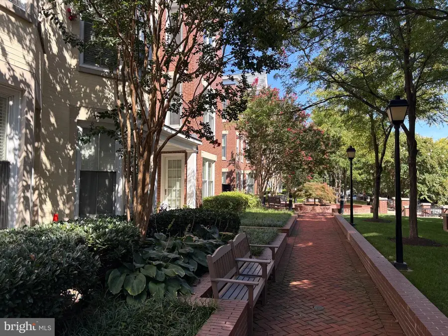 910 Powhatan St #206s, Alexandria, VA 22314 - #2