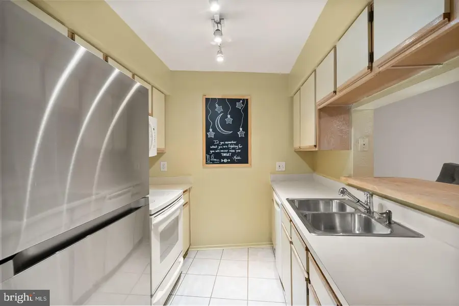 3313 Wyndham Cir #3209, Alexandria, VA 22302 - #3