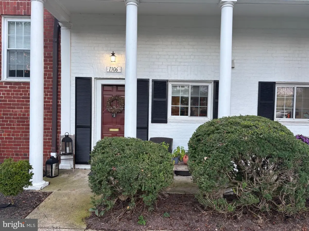 1306 Martha Custis Dr, Alexandria, VA 22302 - #1