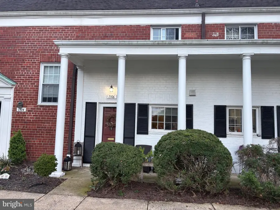 1306 Martha Custis Dr, Alexandria, VA 22302 - #2