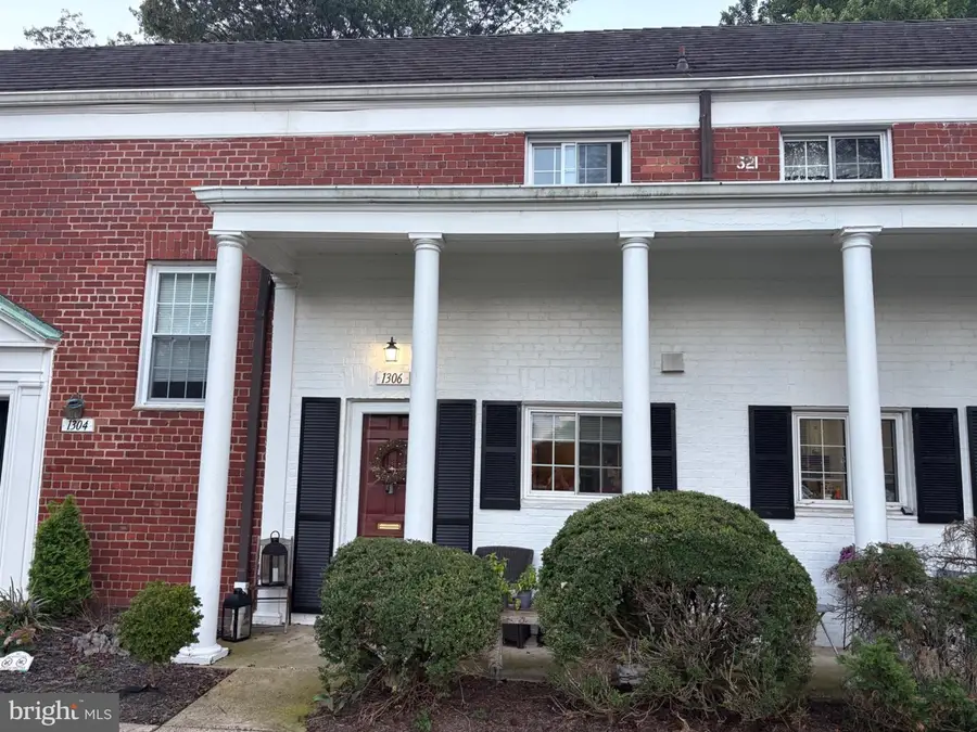 1306 Martha Custis Dr, Alexandria, VA 22302 - #3