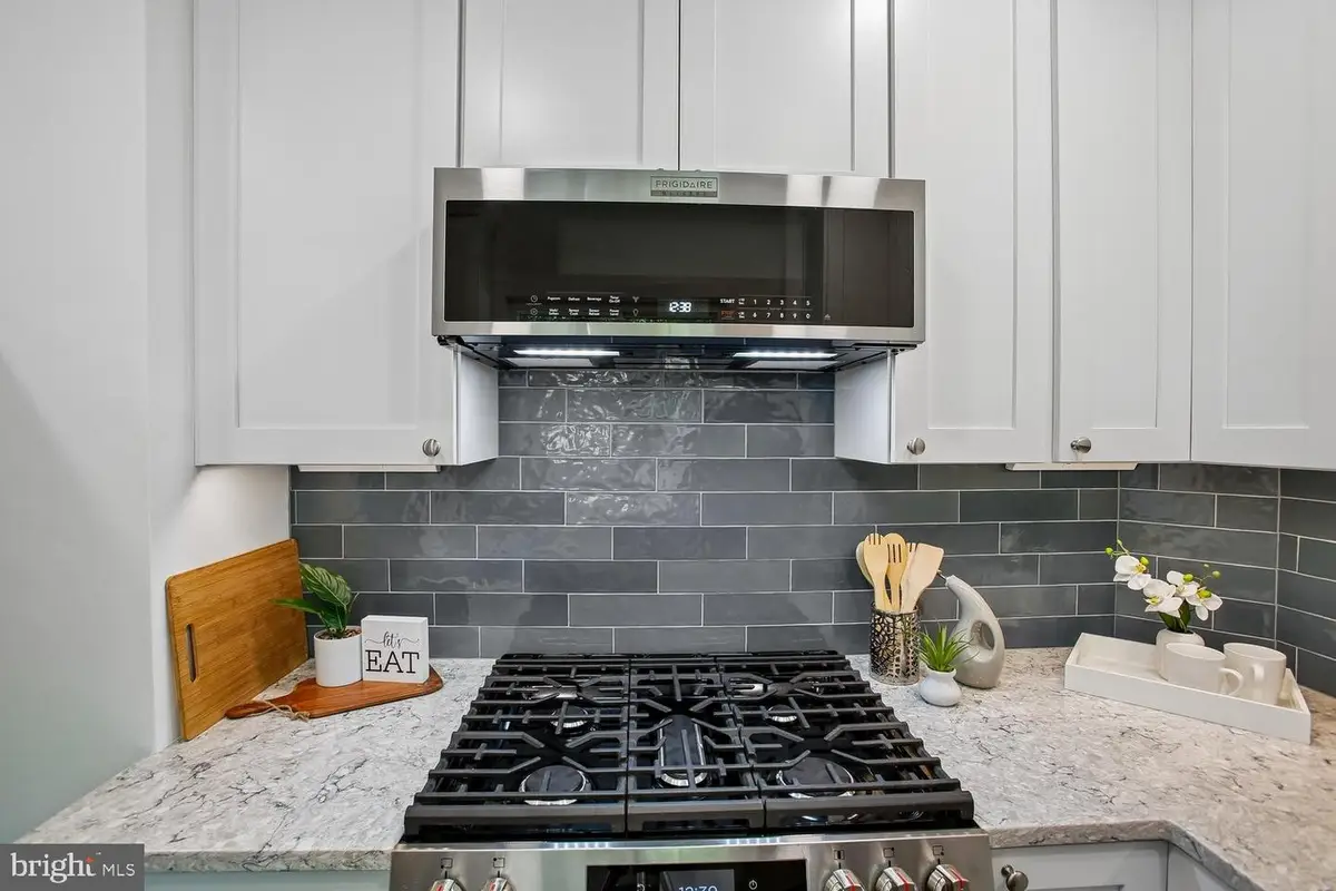 1617 Fitzgerald Ln, Alexandria, VA 22302 - #1