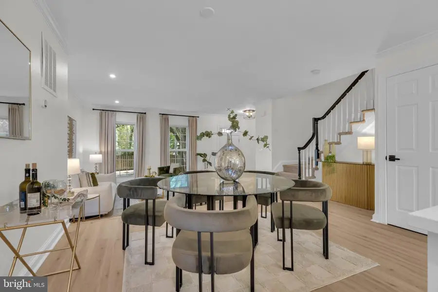 1733 Dogwood Dr, Alexandria, VA 22302 - #2