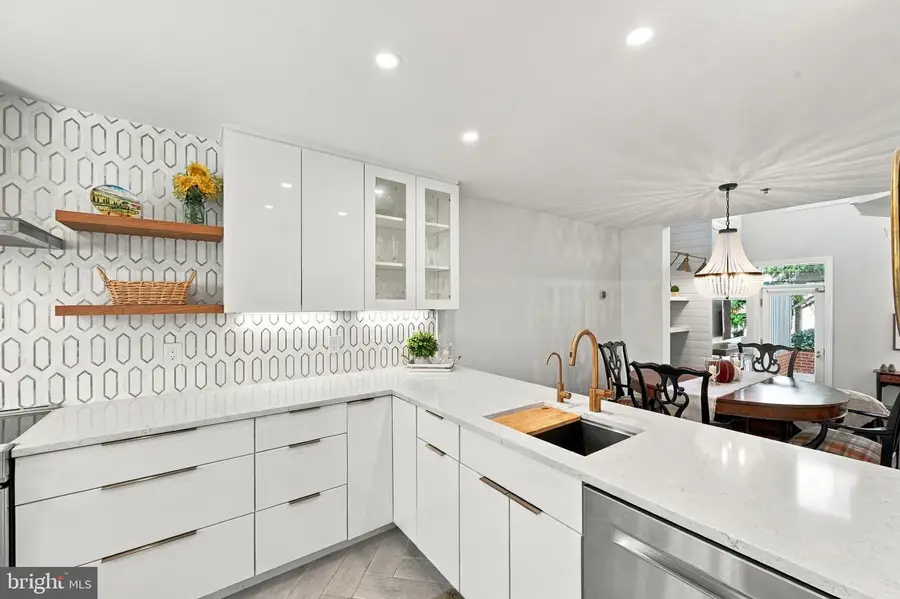 126 N Union St, Alexandria, VA 22314 - #3