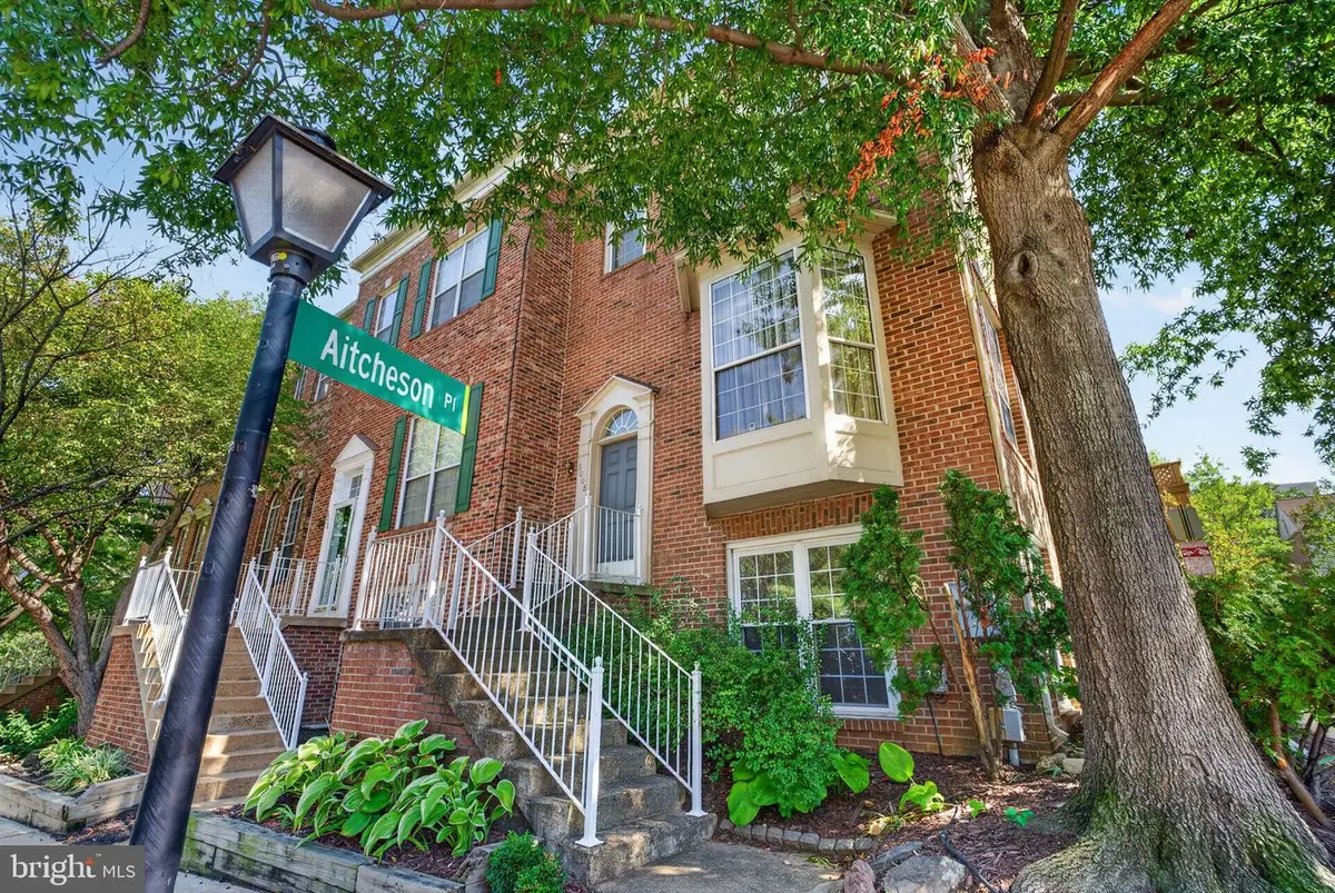 6008 Lincolnia Rd, Alexandria, VA 22312 - #1