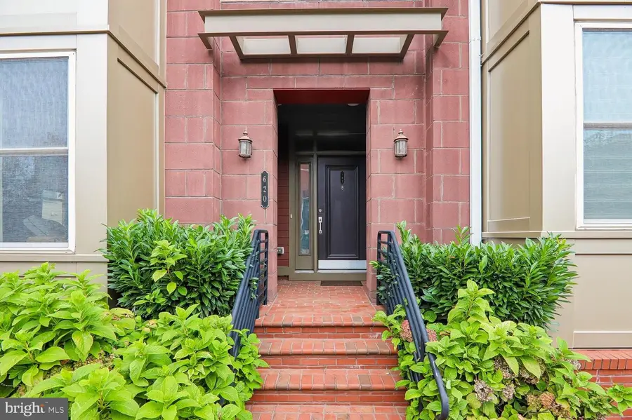 620 E Howell Ave #102, Alexandria, VA 22301 - #2