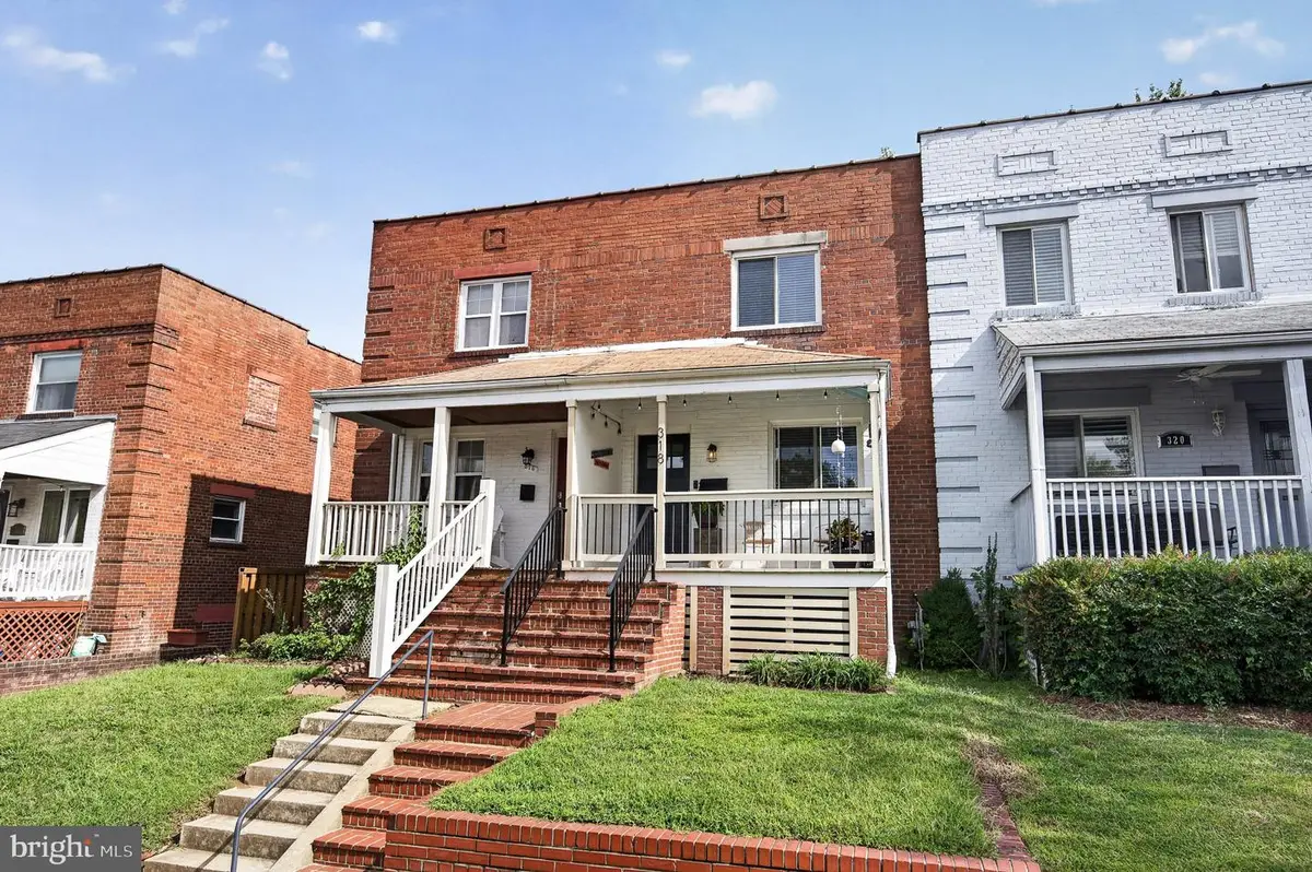 318 Wesmond Dr, Alexandria, VA 22305 - #1
